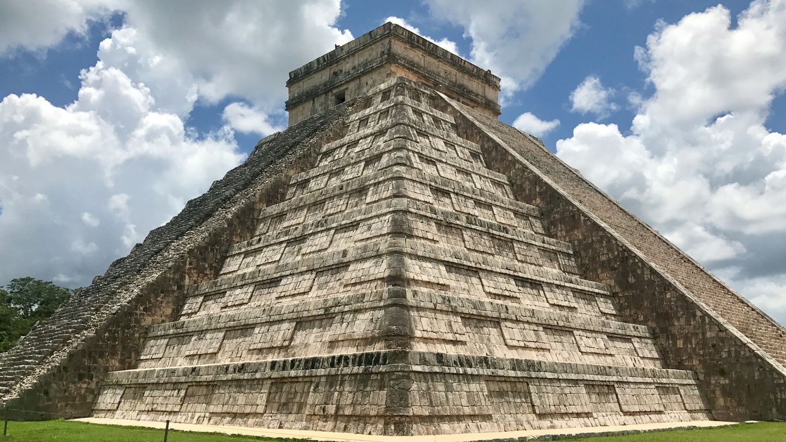 El Castillo, the stepped Maya pyramid at Chichén Itzá in the Yucatán, Mexico